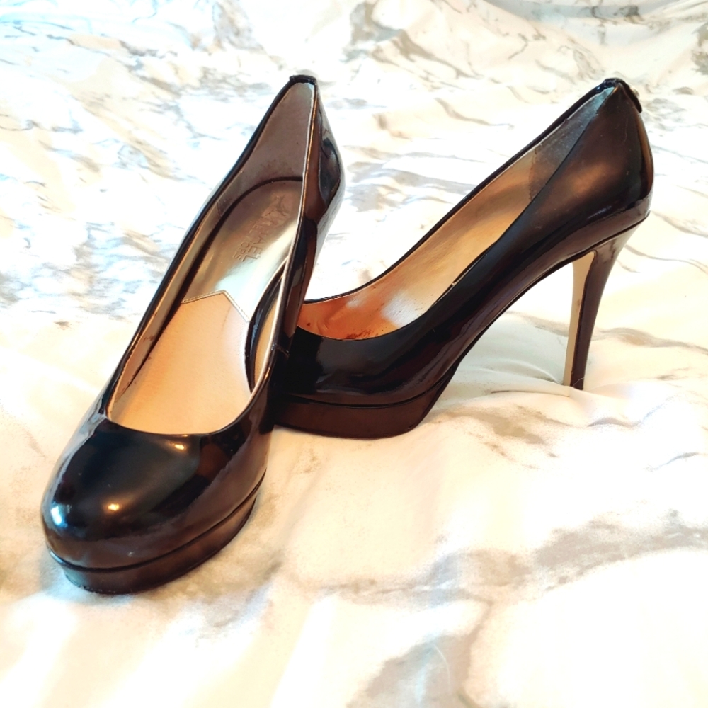 💘Michael Kors black patent leather 4" pump heel 8